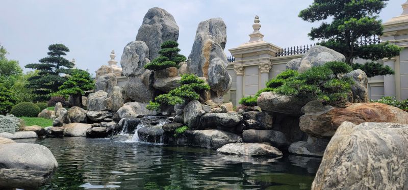 🌿 THIẾT KẾ SÂN VƯỜN PHONG THỦY – BÍ QUYẾT MANG TÀI LỘC VÀ SINH KHÍ VÀO NHÀ