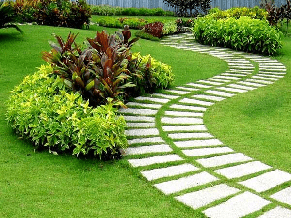 🪨 Đá xanh rêu cắt bậc – Vẻ đẹp mộc mạc sang trọng cho lối đi sân vườn