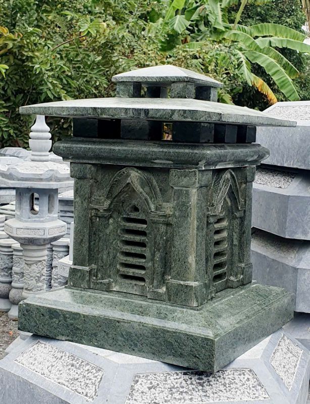 🌿 Bài 1: Đèn đá – Điểm nhấn phong thủy trong cảnh quan sân vườn