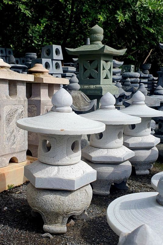 🌸 Bài 2: Vẻ đẹp cổ điển của đèn đá sân vườn Nhật Bản