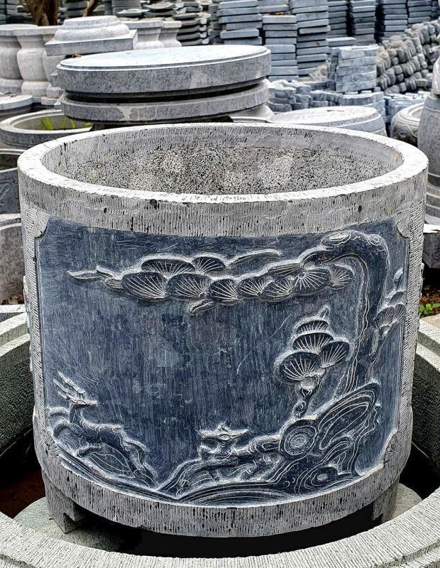 🌿 Bài 1: Chậu đá – Nét đẹp mộc mạc tôn lên đẳng cấp sân vườn