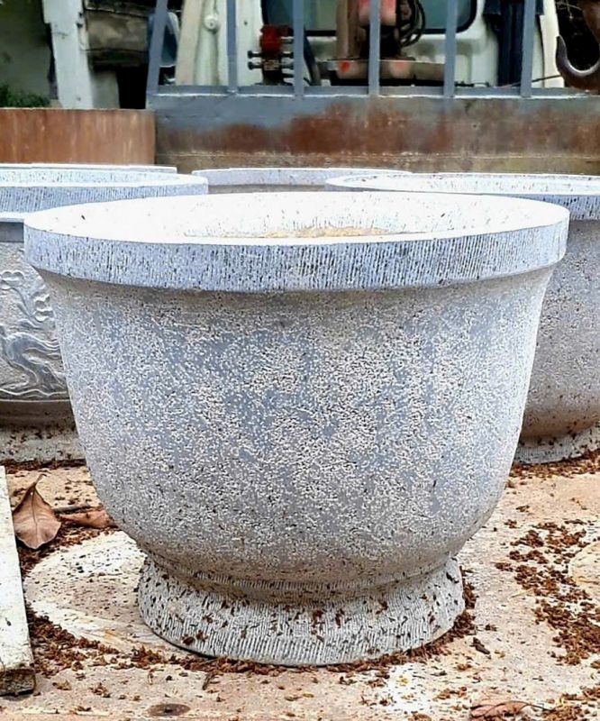 🌸 Bài 2: Chậu đá tự nhiên – Sự kết hợp hoàn hảo giữa nghệ thuật và phong thủy
