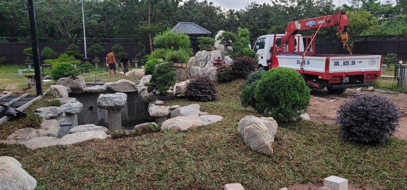 🌊 Bài 2: Ứng dụng đá vân thạch trong hồ cá koi – Sự kết hợp hoàn hảo giữa nghệ thuật và thiên nhiên